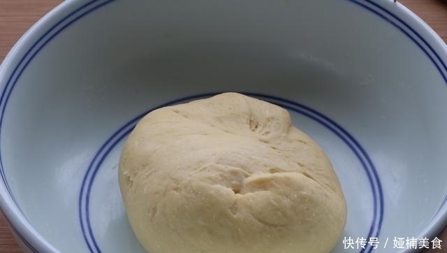 玉米粒|面粉简单新吃法,用杯子一压,早餐好吃又营养,比包子馒头油条强