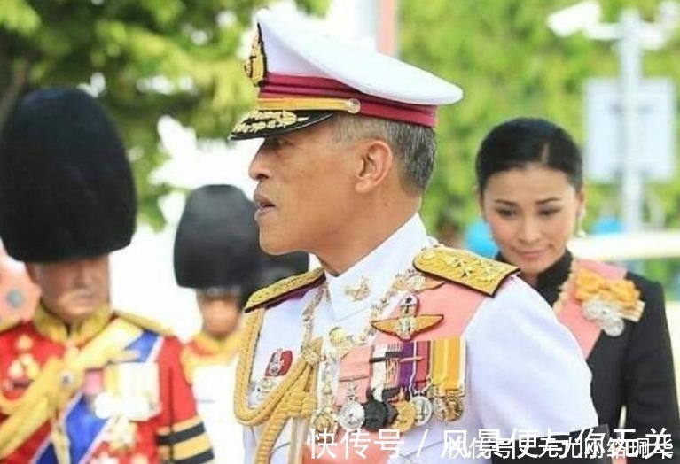 王室#42岁苏提达苦尽甘来,终于跟泰王并肩而坐,隐忍多年才母仪天下