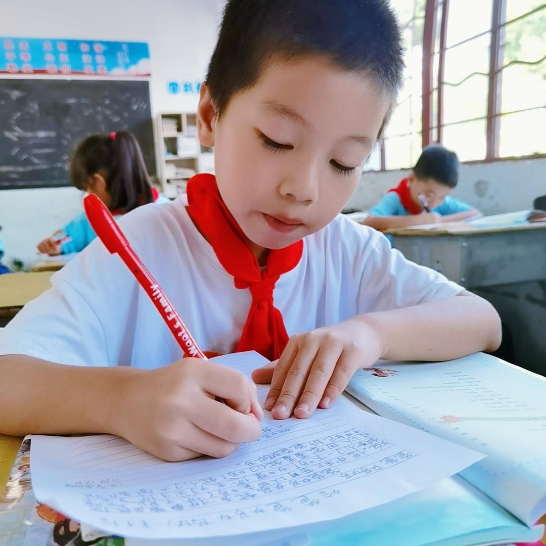 村头镇中心小学举行关爱留守儿童活动|关心关爱未成年人 | 中心小学