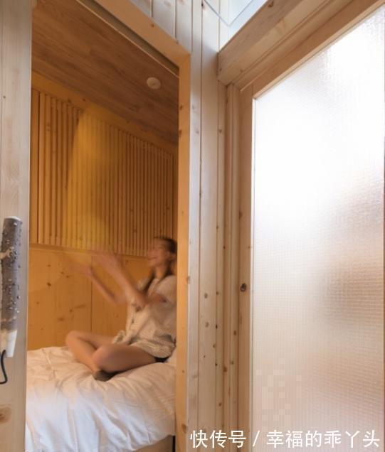 寸土寸金|24㎡觉得小?在香港是两居室还能住3口人,厕所带浴缸,厉害不!