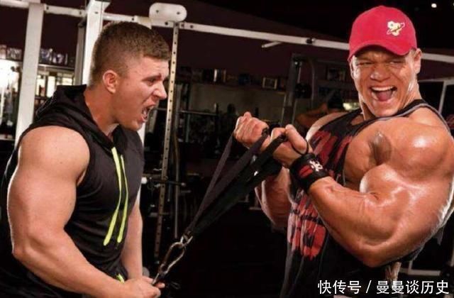 健身|240斤的肌肉野兽,19岁健身21岁拿职业卡,却被一口饭噎死了