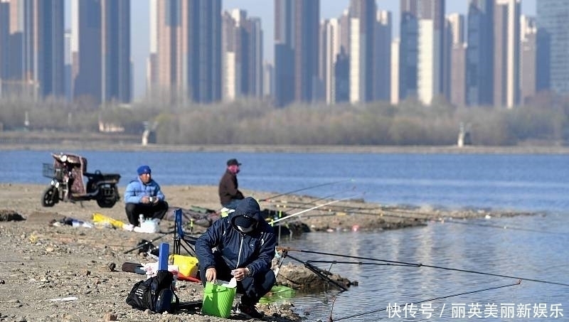 野钓遇小杂鱼闹窝怎么办老钓友首次透露，这办法一年四季都管用