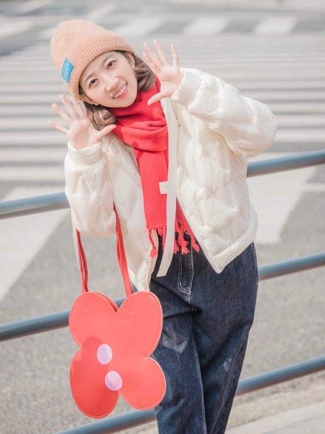 搭配|冬季羽绒服就该这样穿,不露脖子也不露腿,既实用又保暖,超好看