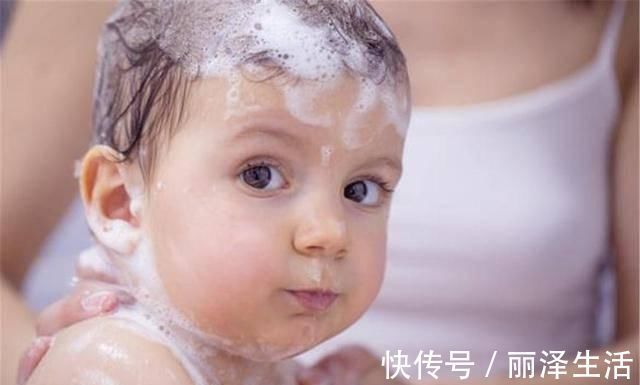 新手妈妈|“宝宝乖”宝妈给2岁娃洗澡中途拿浴巾,没想到永远失去了孩子