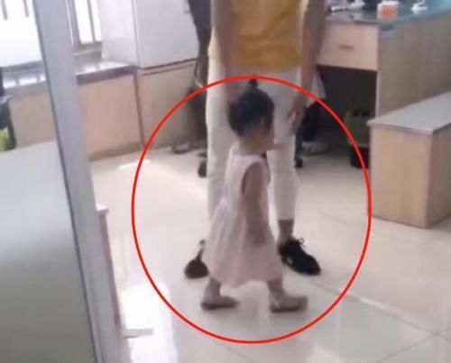 预防针|3岁女娃不好惹,打完针后越想越气,“杀气腾腾”要找医生报仇