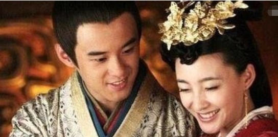 苏小妹@美女出上联“孙权嫁妹,有备而来”,书生对下联,抱得美人归!