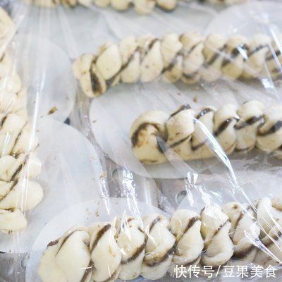  面点|#南北面点大不同#黑芝麻酱花卷