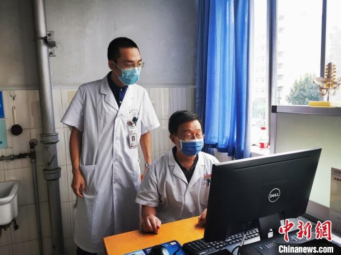 疫情|郑州“逆行”救人 “白大褂”于逸飞的第一个医师节