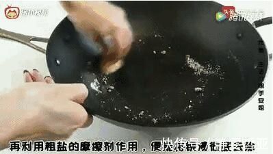 铁锅|家里铁锅天天生锈?老厨师:往锅里扔一物,不生锈还不粘锅