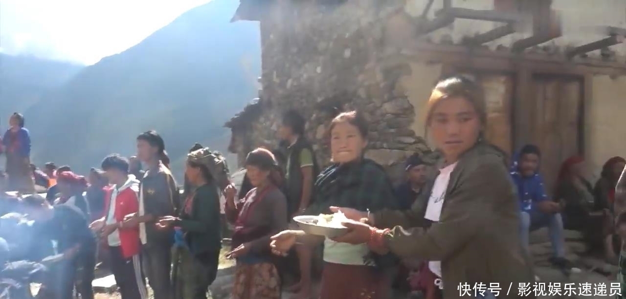 农村|尼泊尔农村大型酒席,场面壮观,只吃一个菜咖喱羊肉配米饭