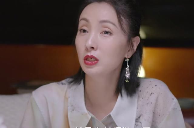 陶虹不后悔当全职，11岁女儿公开身材高挑，称：你不丑也不漂亮
