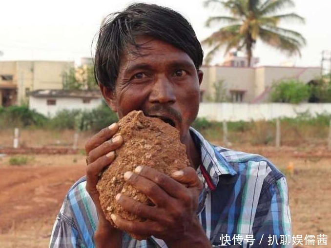 印度一男子不吃饭菜，以砖头为主食，连续吃了20年