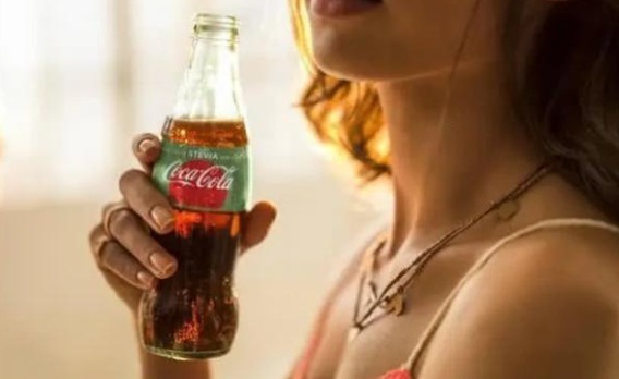 詹姆斯|当年他在长城喝可乐,就被称为首位喝可乐的中国人,现状如何了