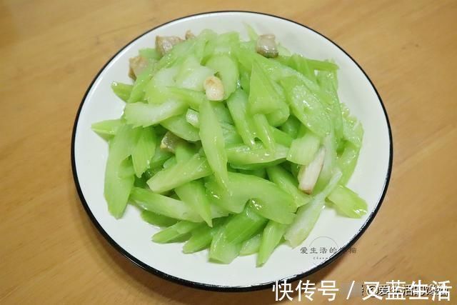 腐竹块|儿子不在家，80后两口的晚餐，有荤有素，网友：简单吃也很满足