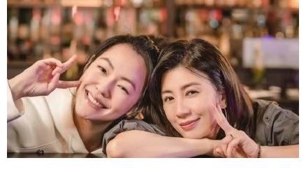 |小S和贾静雯聊私密话题，双方幽默秒懂，贾静雯害羞到难以招架