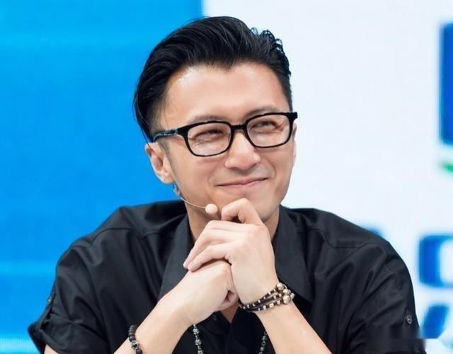 王菲|谢霆锋40岁生日,刻意布置成求婚现场,但王菲却不在乎