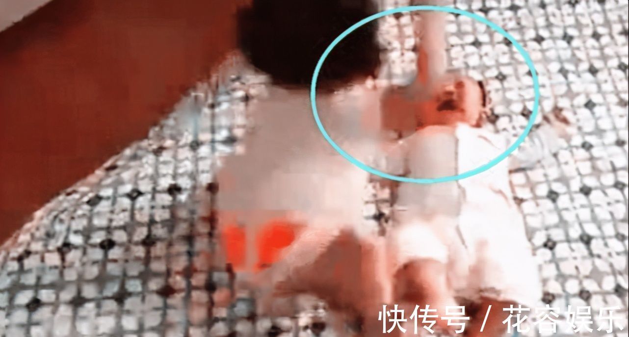 妈妈|妈妈不在家，把二胎弟弟交给姐姐，回来查看监控火冒三丈