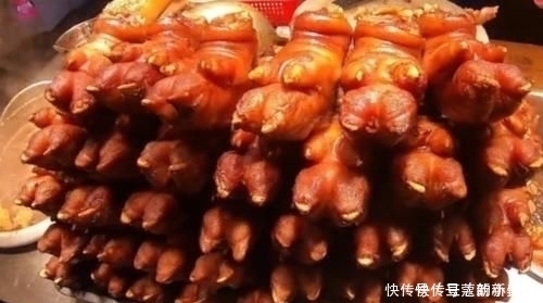 大妈|大妈甩卖“奢侈”小吃,12元一只,日卖上千只,顾客一次吃十个