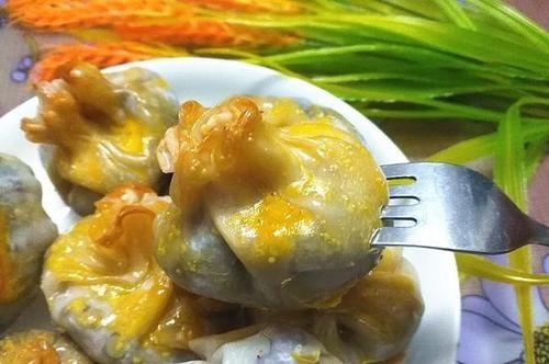 紫薯南瓜饺子包，咬一口就爆浆，鲜香入味，一口气吃3个都不够