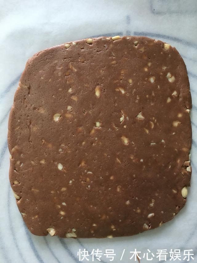 花生做成|花生还能怎样吃此款酥脆的花生小饼干,吃完一根就会想吃第二根