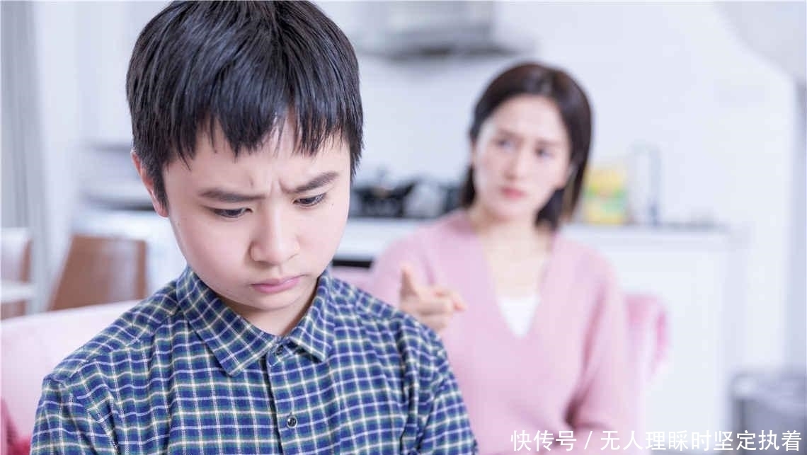 兜底|四年级妈妈帮穿衣服，毕业一年换7次工作，别让娃过“兜底”生活