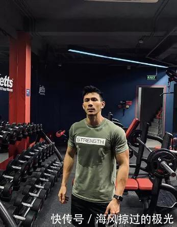 男模|越南小伙练出6块腹肌，还成了健身男模，果然肌肉才是最好的外衣