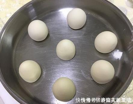 冷天发面时,只用酵母可不行大厨教你小妙招,轻轻松松发好面