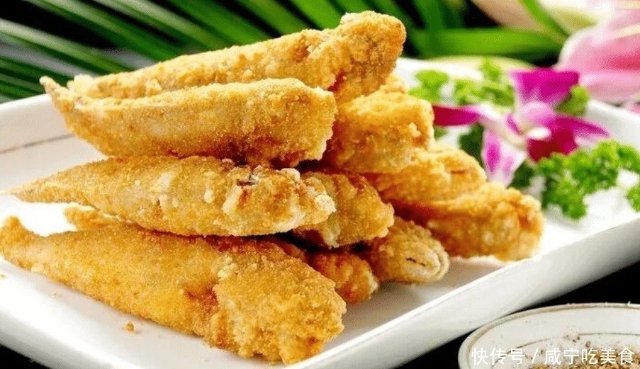 此菜色泽艳丽,美观大方,鱼肉外焦里嫩,配料清香开胃,引人食欲