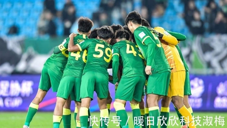 直播海报：特朗普足球直播- NBA直播- 世界杯直播- 专业赛事超清直播Live宣布进入国家紧急状态