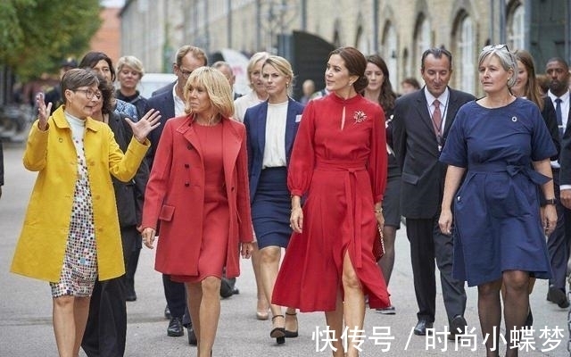 布丽吉特|法第一夫人终于换发型了!穿黑丝袜配高跟鞋,马克龙笑得合不拢嘴