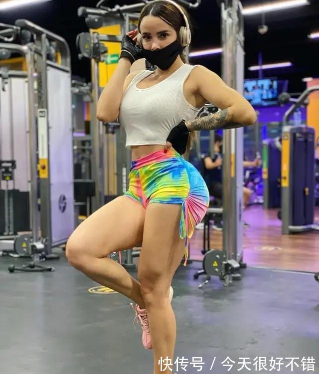 性感|美女健身达人，优越腰臀比，性感迷人，get5个动作，练出同款曲线