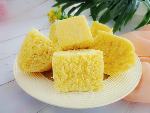  玉米面|孩子最爱的发糕，全程免手揉，蓬松暄软不粘牙，比面包还好吃！