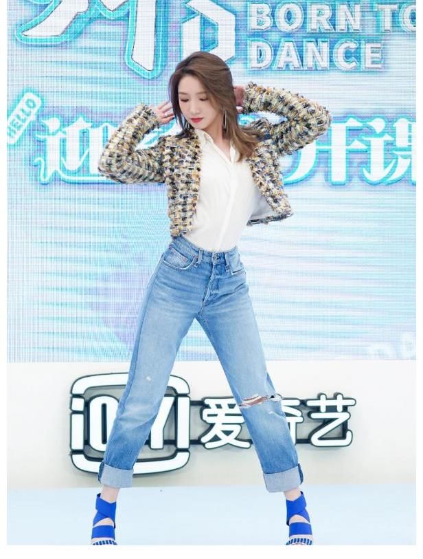 黑色系|真服了孟美岐，藍色膠布綁腳上當(dāng)鞋子穿，這誰模仿得來