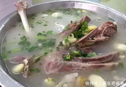  炖羊肉时，最忌加“2香2酸”，大厨只加这4样，羊肉软烂无膻味