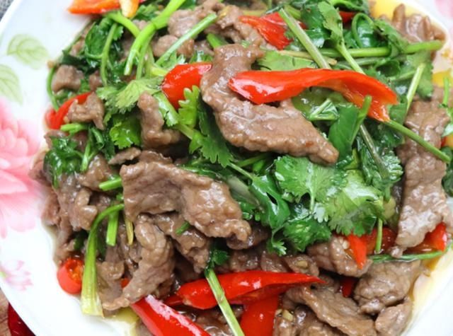 翻炒均匀|秋天了,别只知道吃山药,多吃这青菜,开胃醒脾,鲜香浓郁很好吃