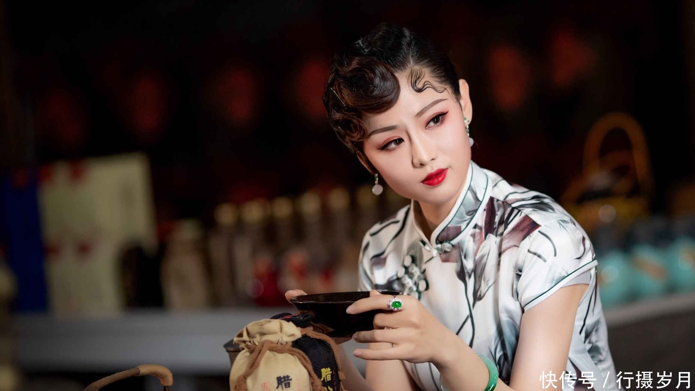 一帘幽梦,装点纱窗,放逐的是寂寞,弥漫的是忧伤