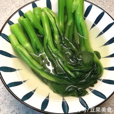 美味|#饕餮美味视觉盛宴#5分钟快捷凉拌菜～冰镇芥兰