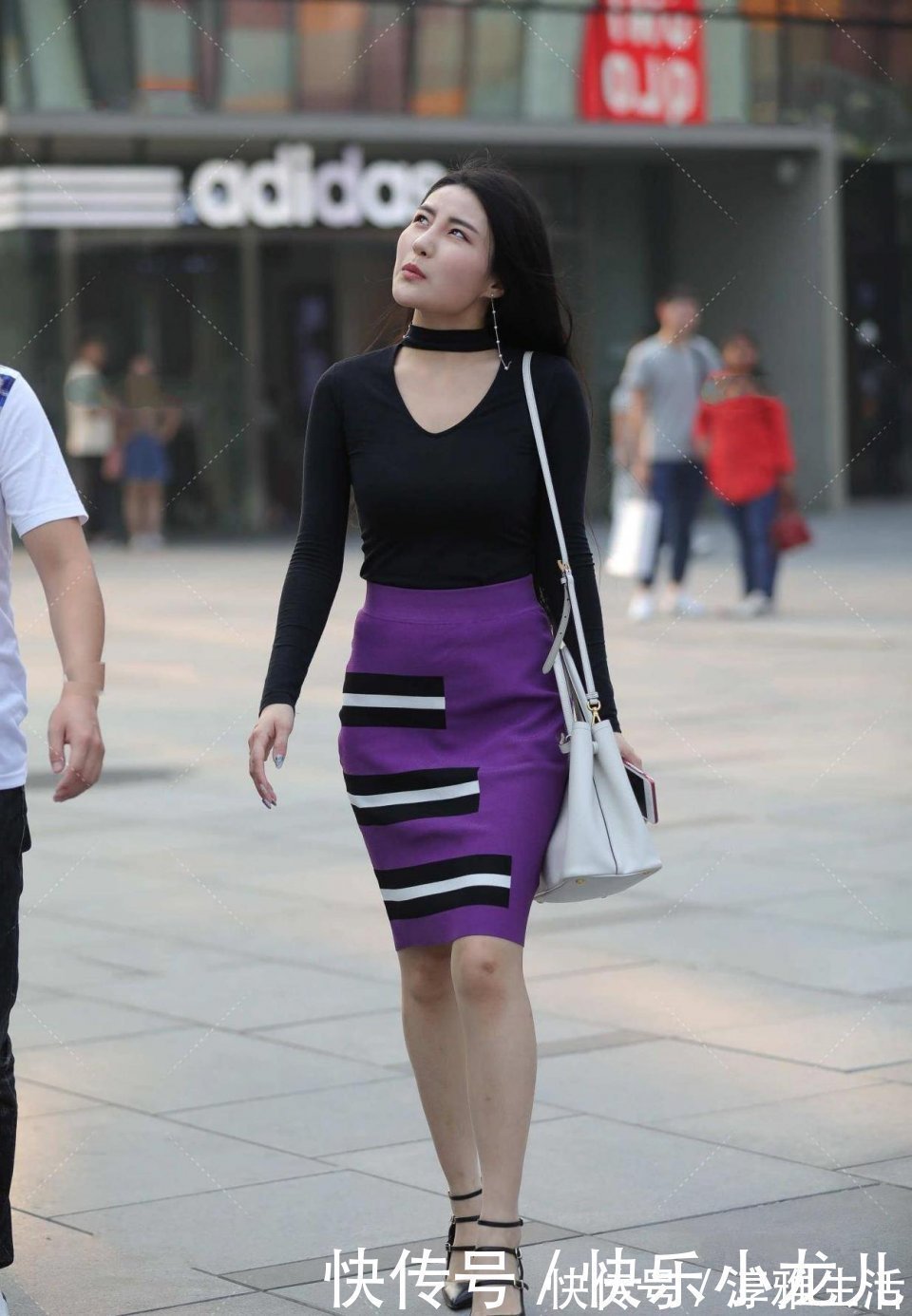 条纹|看完这个姐姐你会知道什么叫微胖才是极品,又活泼又职场风十足