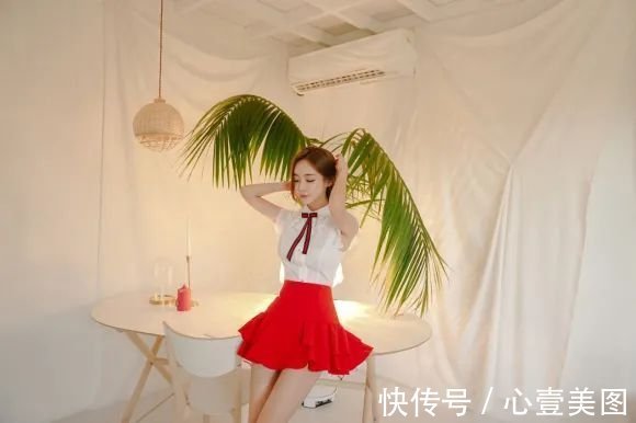 真丝|女神孙允珠高清时尚搭配：樱桃糖罐真丝领结波纹花边裙