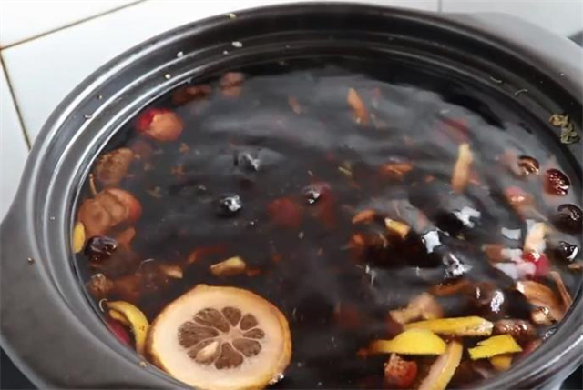 酸梅汤不用出去买,详细配方教你在家做出来,做法简单,一看就会