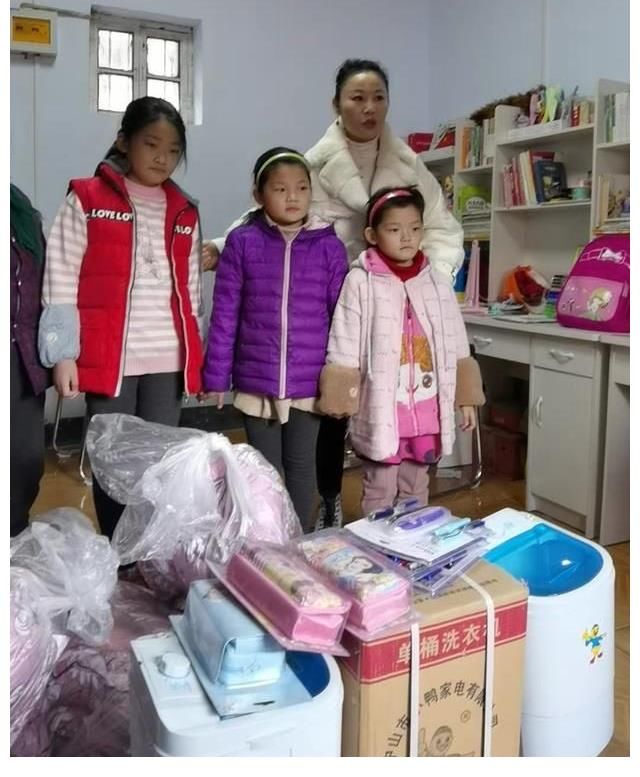 同样成名于《星光大道》，朱之文生活一地鸡毛，草帽姐却如鱼得水