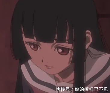动漫头像：草地上的小羊好幸福，站在自己巨大的食物上