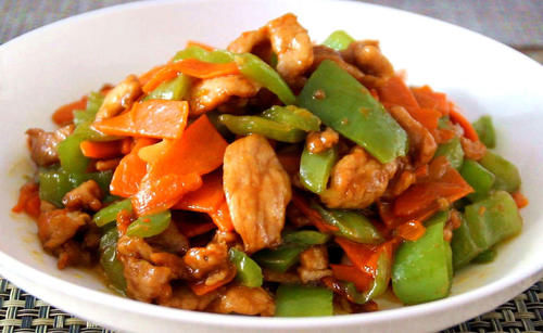  这12种烹饪技巧掌握了，你也可以给家人做一桌子美味家常菜