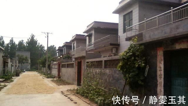 翻盖|农村宅基地翻修后,产权归谁是所有农村房屋都允许翻建吗