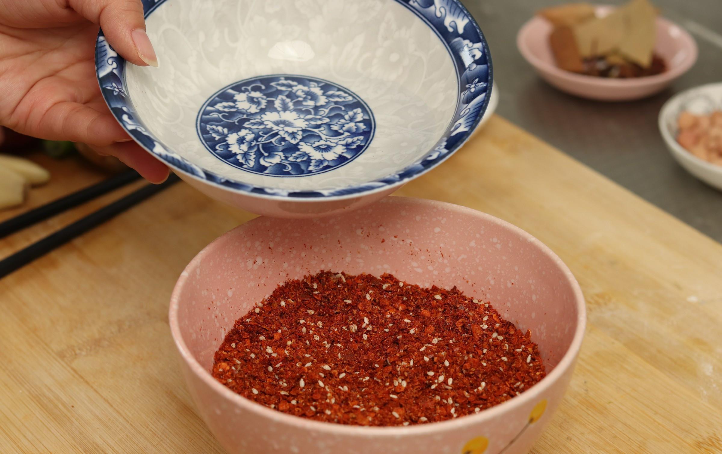 炸辣椒油,直接泼热油就“废”了,记住2点,辣椒油又香又辣