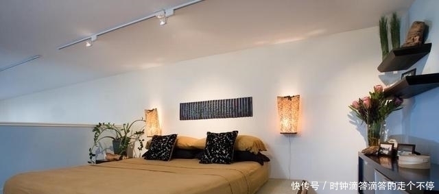 地台|卧室别买床了，如今流行这种“无床”设计，增加收纳连衣柜都省了