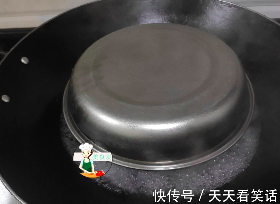 木耳跟此菜是绝配，蒸一蒸就好，营养好吃不上火，常吃提高免疫力