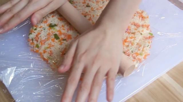 早餐|剩米饭这样做早餐,喷香焦脆,大人小孩都爱吃