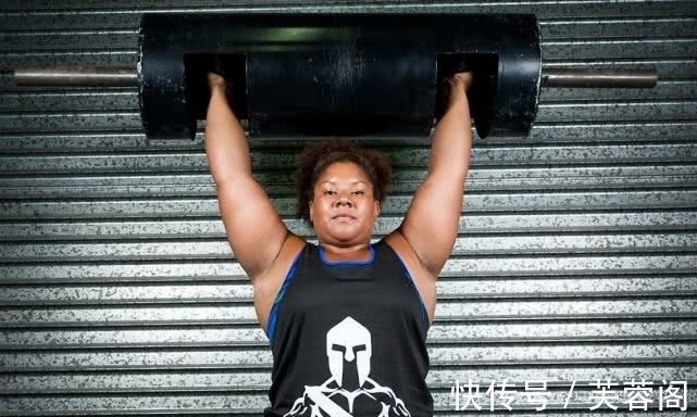 镜报|“世界最强筋肉女”力能举起一只河马,自称变壮都因一个意外