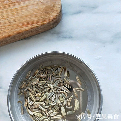 小茴香|你麻辣牛肉条的正宗做法，简单几步，越吃越上瘾